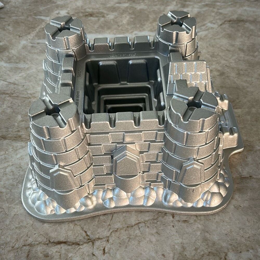 NORDIC  WARE Castle Pan NWOT